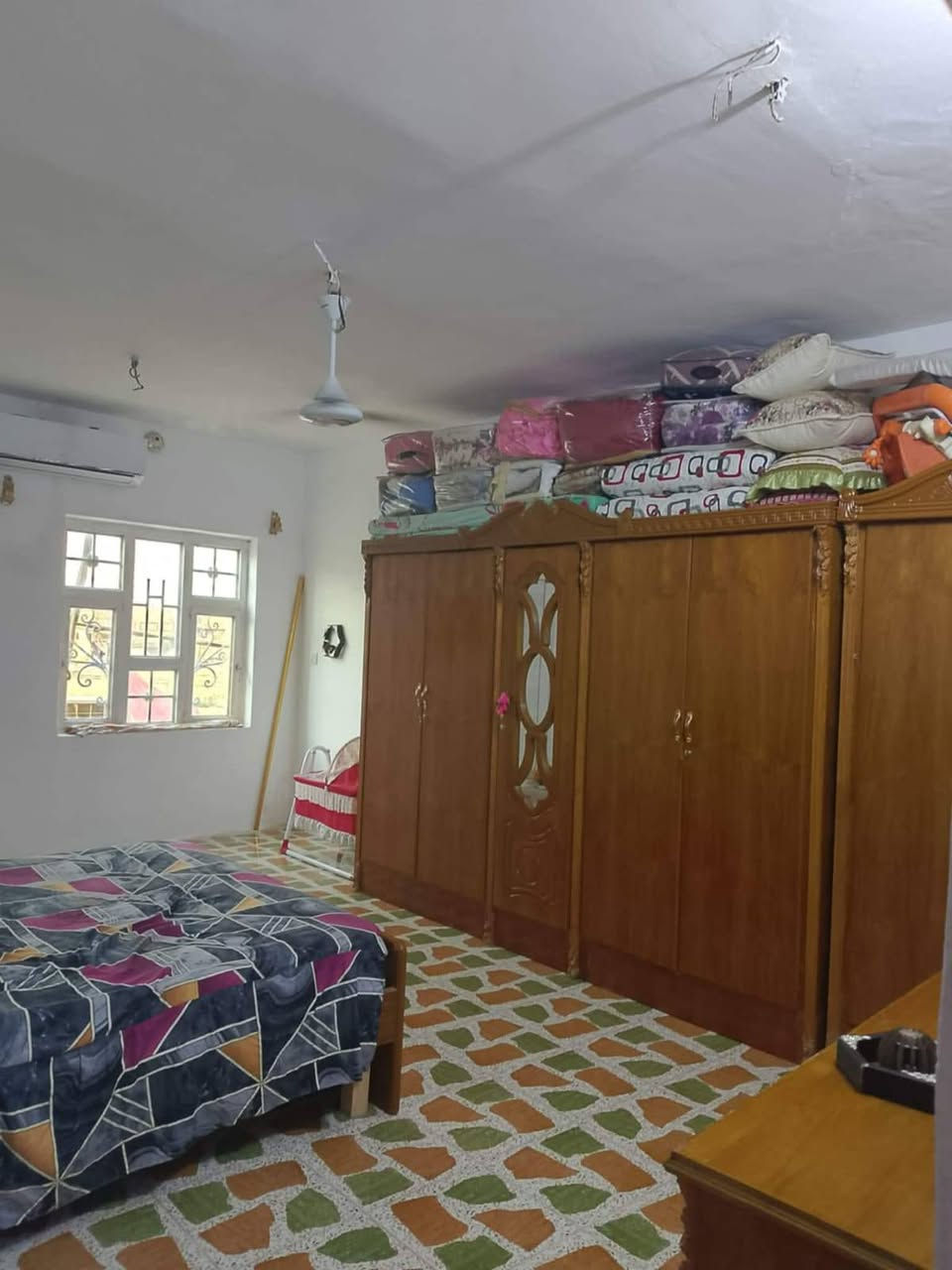 سلام عليكم عقار للبيع
المساحه131 نزال 20 متر واجهيه 6ونص

المكان واسط قضاء الحي الراشديه فرع صيدليه الراشديه 

البيت شيلمان مو صب

بيت مكون من الطابق الأول صاله وكليدور ومطبخ وغرفه واحده وحمام داخلي وخارجي ومنوار

وطابق ثاني مكون من غرفتين وكليدورين وحمام

السعر 95 وبي مجال 

للاستفسار ***********
