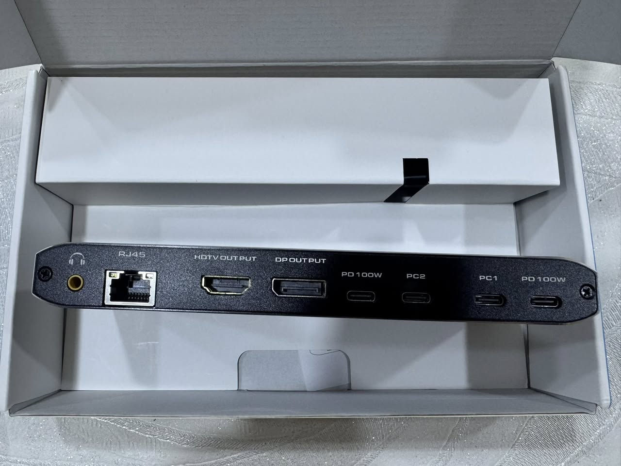 مفتاح KVM ثنائي في واحد بدقة 8K بمنفذ USB-C، يتيح لجهازَي كمبيوتر مشاركة شاشتين مع 7 أجهزة USB 2.0، يدعم الشحن السريع PD، وMST، ومنفذ صوت 3.5 ملم، ومنفذ شبكة RJ45، متوافق مع Thunderbolt 3/4، يدعم دقة 4K بمعدل 120 هرتز، و1080P بمعدل 240 هرتز.

اكتب سعر وبالعافية


**إذا كنت صاحب هذا الإعلان وتريد حذفه لأي سبب، رجاءا أرسل رسالة إلى الدعم الفني**