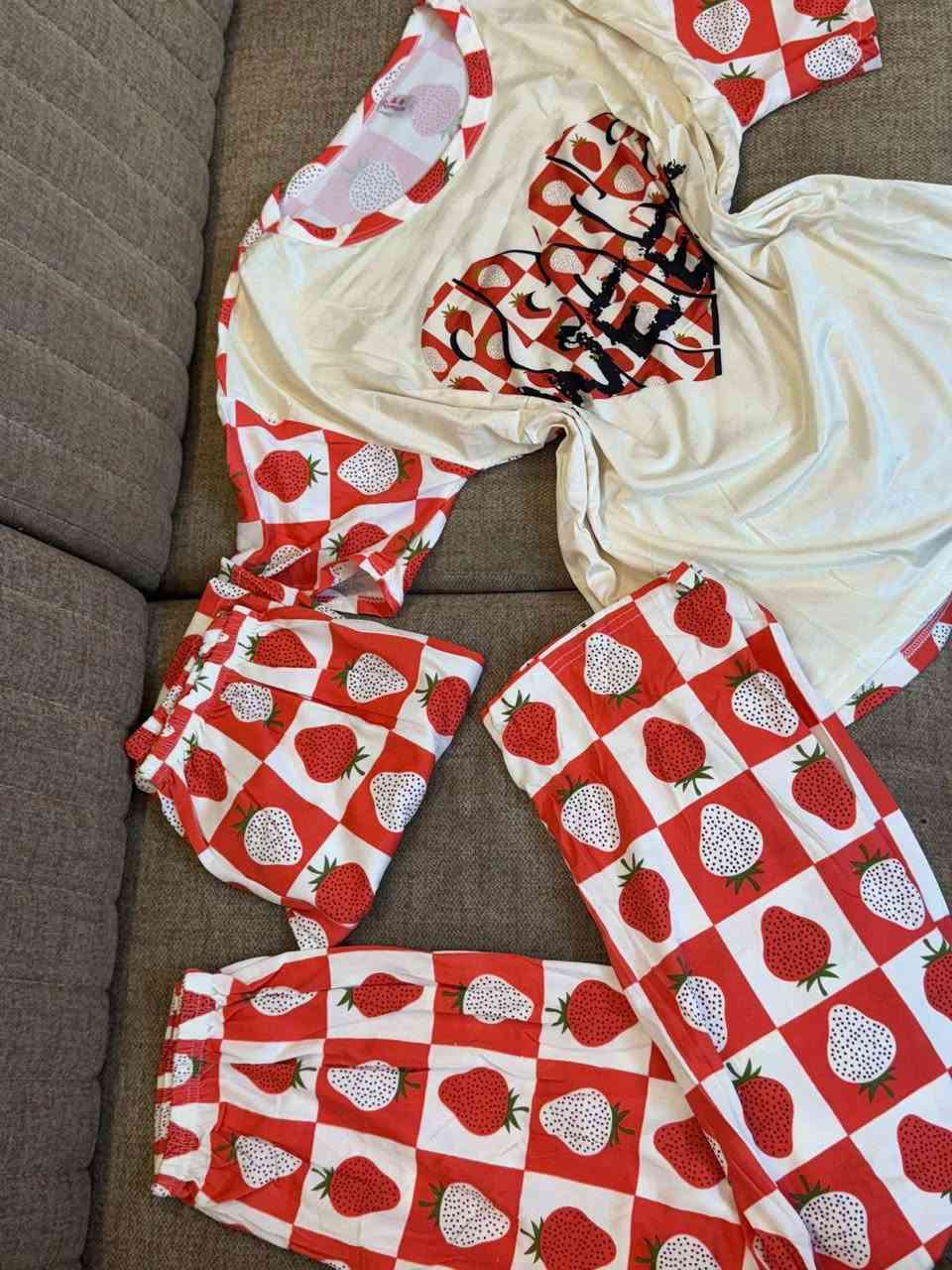 شوفولي الي ماكو منه 😌 تراك ٤ قطع فانيلة قطن ❤️


**إذا كنت صاحب هذا الإعلان وتريد حذفه لأي سبب، رجاءا أرسل رسالة إلى الدعم الفني**