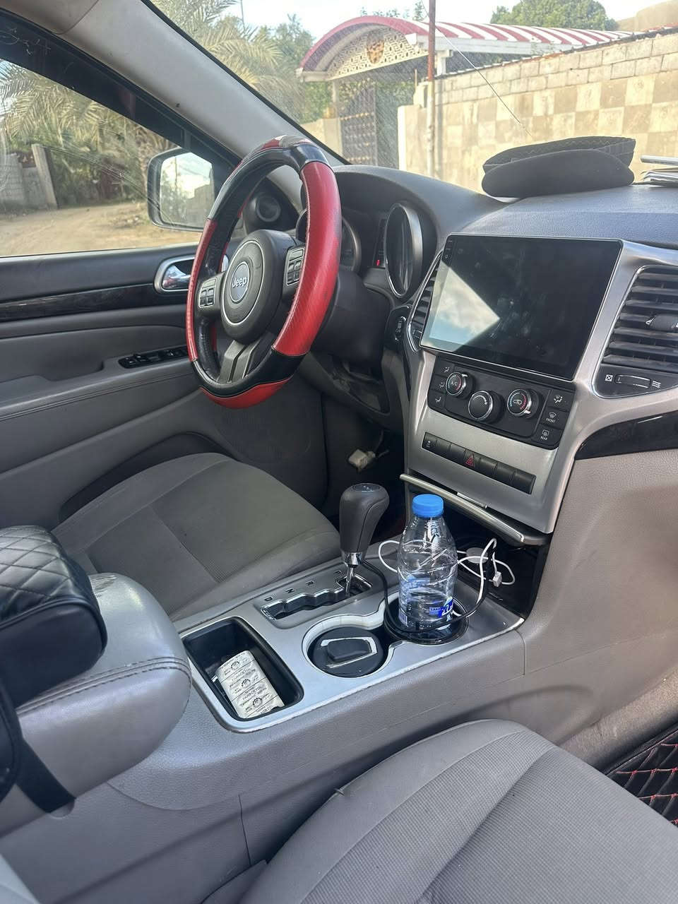 جيب موديل 2011  أمريكي كلين   
ب اسمي السياره احول ثاني يوم 
مكينه ٣٦٠٠ 
٦ سلندر 
السعر 165
***********
