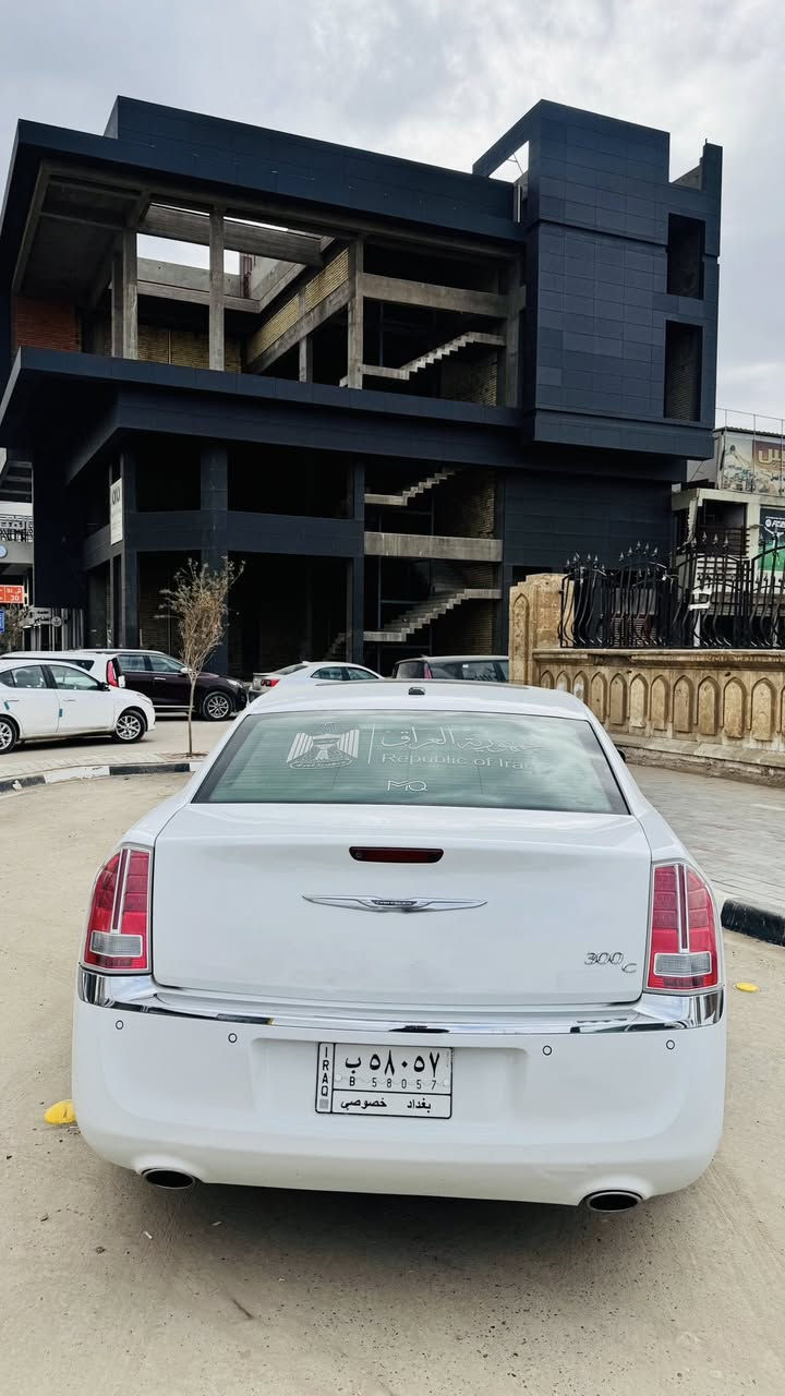 اوباما 2011 فئة C بلاتينيوم هيمي 5700cc
داخلة كلين تايتل السيارة وهنا بالعراق صار بيها كم مكان بارد و PDR صغار جداً والسونار مرفق مع الصور
ماشية 127 ميل
المواصفات فول للأخير 
شنو بالك بيها 
برده خلفيه 
سيستم صوت الباين 
بانوراما
تشغيل عن بعد
كشنات امامية تدفئة وتبريد
كشنات خلفية تدفئة
تحكمات ستيرن
مرايا جانبية هيتر
مرايا قلاب
تبريد قطعتين
كشنات خزن
ستيرن كهرباء
ستيرن تدفئة
وباقي مواصفات فئة C المعروفة
رقم بغداد 
تحويل ثاني يوم

مكان السيارة الحلة / القاسم 

***********
