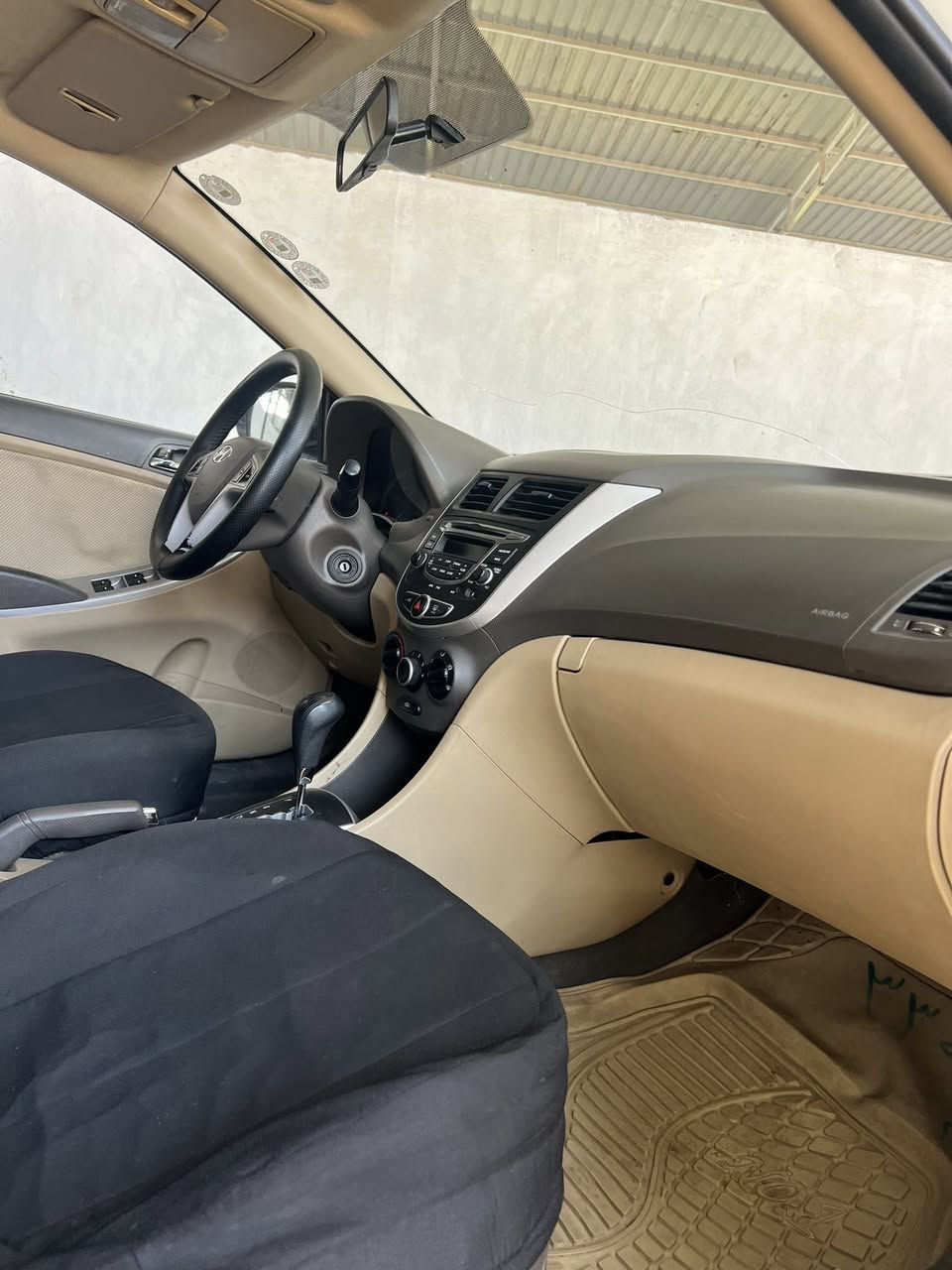 سلام عليكم
للبيع او مراوس 
أكسنت 2014 خليجي 
محرك 1.6 دوش 
السيارة خير من الله مكفوله  
ماعده صبغات بل جاملغ  الخلفي  بارد بل باب الخلفي شبر ماشية 190 الف المواصفات فتحة سقف تحكم ستيرن 
((رقم اربيل تحويل ثاني يوم سنويه جديده  )) السيارة جاهزة 
مكينه وكير مكفولات مكينه مامفتوحة شرط 
مكانه:- الحله  
السعر:- 115 بيه مجال
الرقم:- ***********
