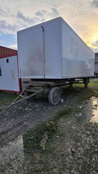 كرفان مقطورة طول الكرفان 8 متر موديل الكرفان 2020 أرضية فافون مشجر الس...