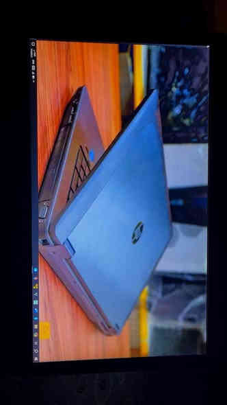 hp z book 17 2g
المواصفات/
1 - الذاكرة : 
يحتوي عل 2 من هارد SSD مجموعة يساوي 705
———————-
2- الرامات  RAM:  
‏16G كيكا ، من شركه سامسونج من فئة  DDR3
———————-
3- بطاقة رسومات ( كرت الشاشة الخارجي ) :
‏2G  يشغل كلشي ، هاذ اسمه وشركة مصنعة
‏NVIDIA Quadro K1100M (2 GB)
———————-
4- المعالج : 
الجيل الرابع
‏  Intel(R) Core i7-4600M CPU 2.90 GHz
———————————————-
 تفاصيل خإضافية //////
1/ الشاشة حجمها  ( 18 ) إنش كبيرة جداً .
2 / لا تحتوي عل مشغل الأقراص(DVD ,SD)
3/ تشغل جميع العاب وسريعه في التصفح والتصميم وغيرها لان تحتوي كرت شاشة قوي .
4/ الكيبورد عطلان!!!!!!! اني استخدام كيبورد خارجي .
///////////////////////////////////
العنوان : النجف الأشرف 
رقم الهاتف (واتساب) : ***********
$  السعر  /  350,000   ألف دينار عراقي 
.  غير قابل للتفراض ….
