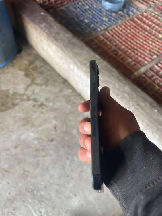 عندي جهاز اللبيع مال بيت الله شاهد وجهاز بس بدل شاشه والله وباعي كله نفيف والله وجهاز مال بيت ثاكرته 256 وبطاريته 75 وعارض 450 وبي مجال الريد اينتصل علا هاثه الرقم *********** شباب
