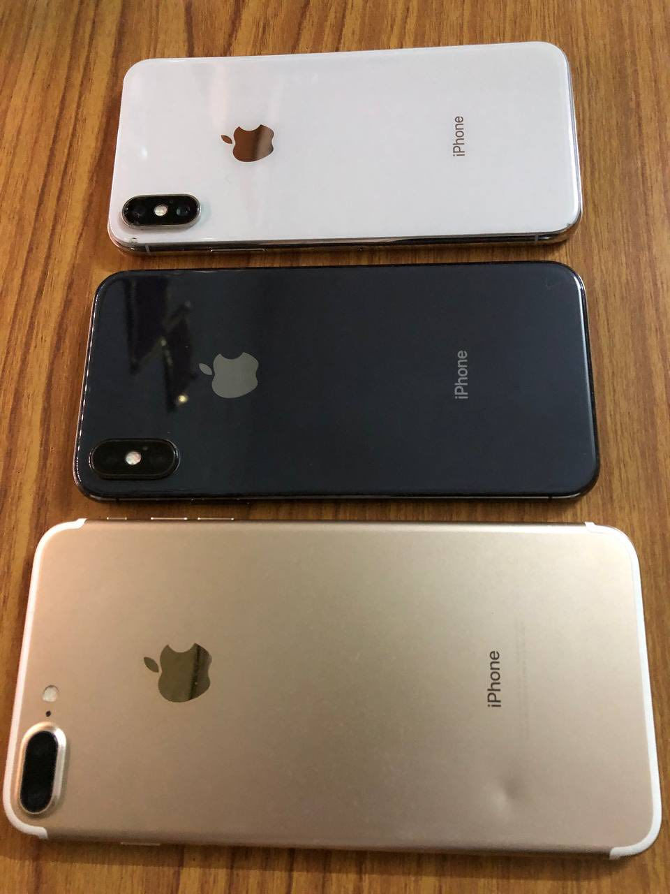 أيفونات 3.
1-ايفونx ابيض ما اعرف شنو بي ,شاشة ماكو سعر 25. 
2-ايفونx اسود ما اعرف شنو بي بطاريته ١٠٠٪؜ ،شاشة ماكو سعر 25. 
3-ايفون7 بطاريه مابي ، فقط باقي ماعرف شنو بي سعر 15. 
"الاجهزة نضيفة كلها و ما اعرف شنو بيها ابيع على هاي الحطة"
مكان/بغداد ،مدينة الصدر 
وتساب/***********
