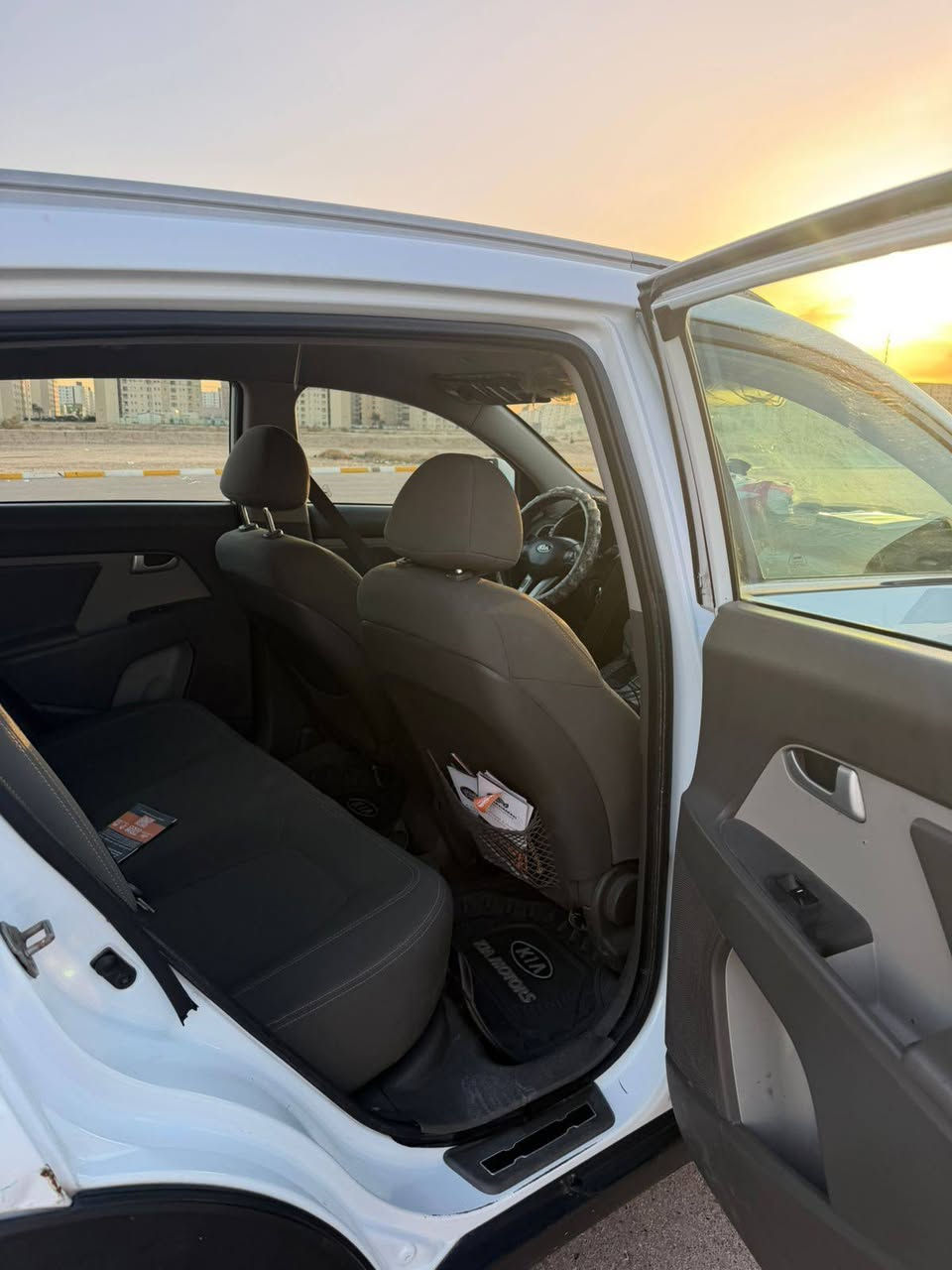 سبورتج 2015 خليجي مكينه 2000 دوش جاهزه من كلشي شرط التحويل بيها بارد فقط بيبان عكس السايق الباقي كفاله

***********
