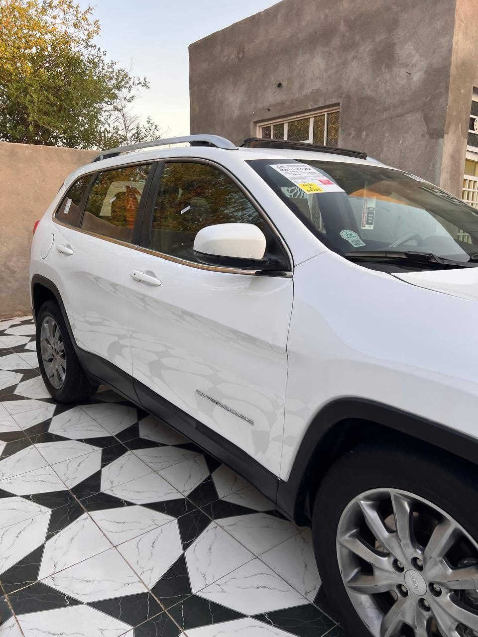 جيب شيروكي بزون 2018 سياره نضيفه جداً ماشيه73 الف
مكينه2400 بنوراما ، بصمه ، سايد بريك بصمه و كشنات جلد والكرسي كهربائي وحساس خلفي +كامره ، الجنطه كهربائي حادث بنيد جاملغ جانبي
كفاله الباقي ، رقم جديد وسياره بأسمي تحويل ثاني يوم
سعر135 وبيه مجال


**إذا كنت صاحب هذا الإعلان وتريد حذفه لأي سبب، رجاءا أرسل رسالة إلى الدعم الفني**