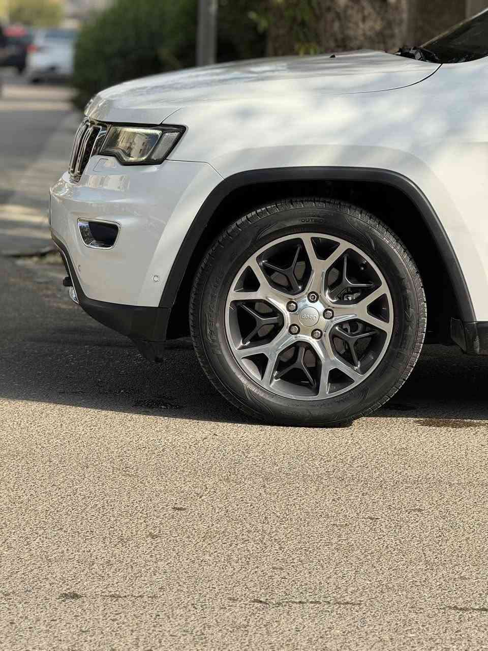 سلام وعليكم جيب خليجي موديل 2019 لمتيدد (بلاس)ثلاث شاشات وكاله ليث العبيدي السعر(288)رقم بغداد بسمي سنويه وهزه جدد ماشيه 58ml
السياره جديده جدا على وضع الشركه مكينه وكير وصدر برغي ممفتوح بيهة بحاله الوكاله تخم تاير قبل سبوع شاده اصلي السياره مابيهة نقص برغي دينار متصرف عليهة السياره كفاله عامه بدون تبديل وبدون صبغ مكفوله المواصفات فول الفول بانوراما شفتات ستيرن 4*4 ماوس اربع وضعيات قياده رملي وصخري وثلجي فول الفول رادار حساس امامي خلفي مري قلاب فول الفول كشن خزن ميموري كشنات تدفئه تبريد فول كهرباء ويل عنكبوت السياره جديده جدا للاستفسار ***********مكاني بغداد حي الحسين
