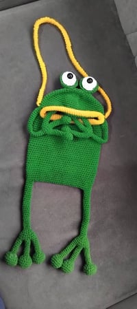 شنطة الضفدع الضاحك • كروشيه يدوي • أزياء أطفال