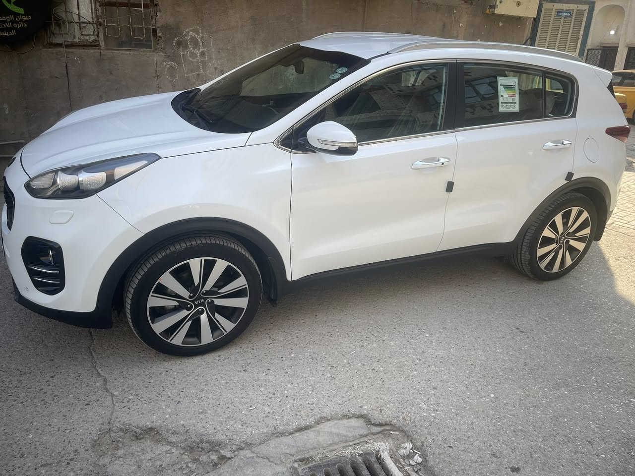 السلام عليكم سيارة سبورتج موديل 2019 فول من عدا الفتحة بيه باب الخلف السايق باردقليل السعر195 وبيه مجال بصيط تتواجد بغداد الاعظمية وموضح امور السياره بلڤديو للاستفسار على //***********
