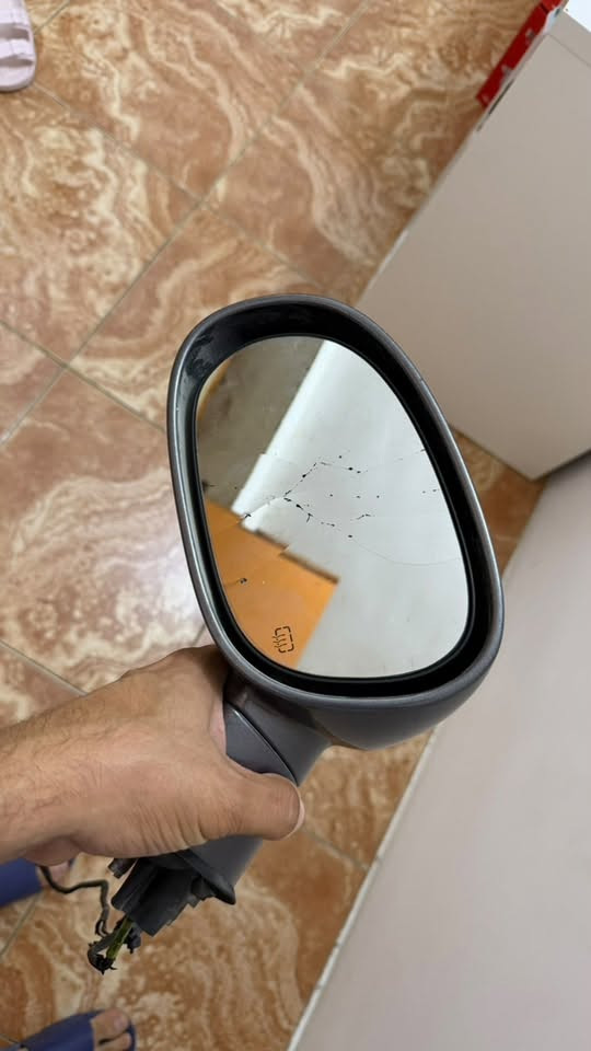 سلام عليكم
مرايه هيتر فقط الكزازه مكسوره 
بسعر. 40 الف 
***********
