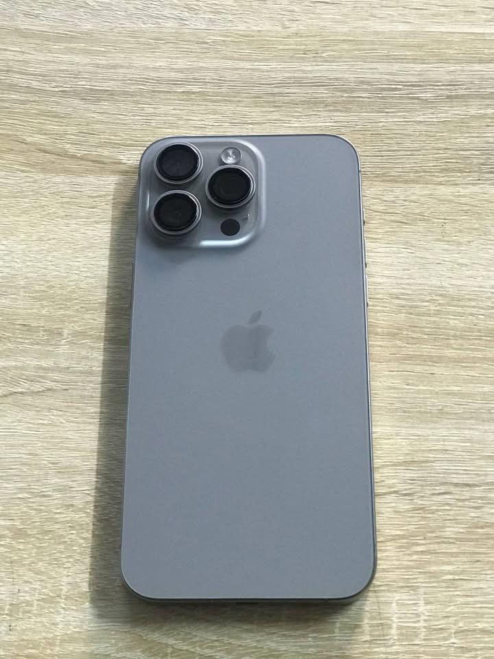 السلام عليكم 
16برو ماكس 256
دبل دبل خط ZA
بطاريه92
نضافه100‎%‎
مكاني البياع 
السعر 1325
كفاله من زلغ

***********
