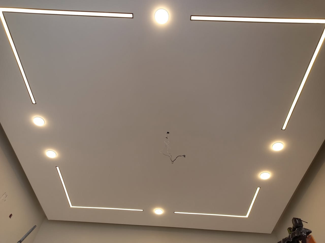 تأسيس كهرباء  شغل درجه أولى  تسليك حفر تثبيت نشر شبكات تشطيب منازل مدارس معارض  للتواصل *********** البصرة
