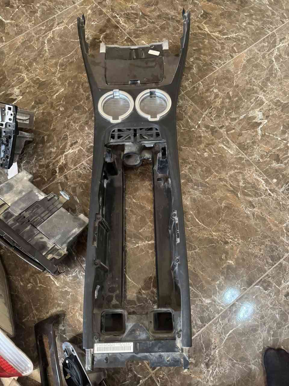 السلام عليكم
غراض نواعم باخره ٢٠٠٣  
بك لايت 
جاامات خلفيه باب طويل
عده اسعافات 
حصان لون اسود 
يدة گير 
كلوبات اناره داخليه 
مرايه جهة اليمين 
مرايه وسطه خلفيه
تحكم تبريد 
صاجيه الي تغطي السيدي 
مجرات مع السيديات 
شوت تحت البنيد 
كلهن ب١٥٠ 
متوفر ع خاص 
***********
