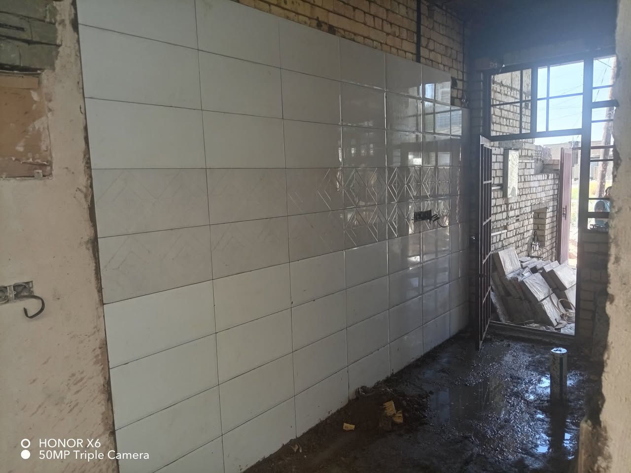 سلام عليكم خلفه تطبيك سيراميك جدران و ارضيات شغل كل على الليزر هاذي *********** *********** متفرغ حالين
