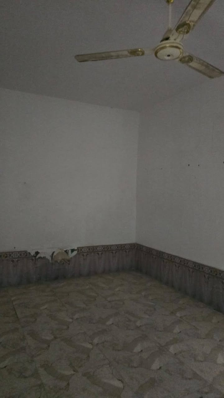 بيع سريع 
بيت ١٠٠م خلفي بالاسكان سعرها ٤٨
اي استفسار هذا رقمي ***********
