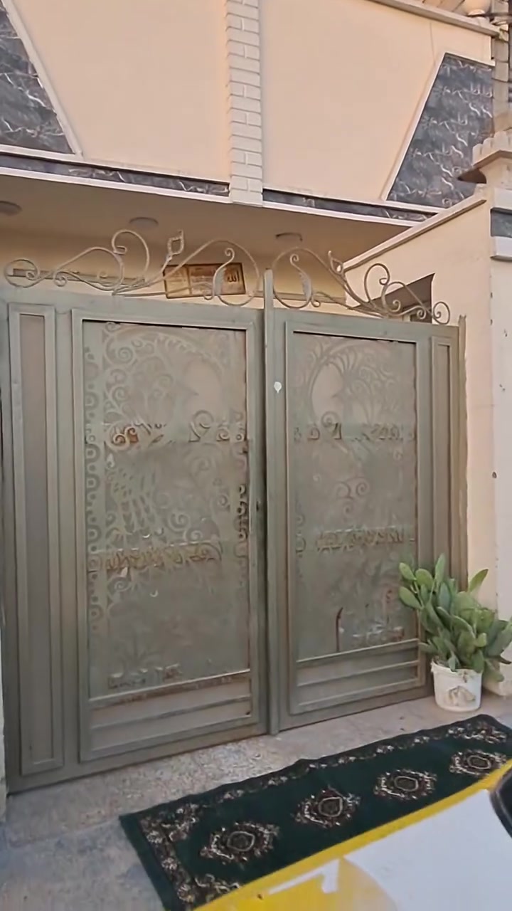 سلام عليكم دار للبيع مساحه 100 متر بيت بناء حديث حي فدك مقابيل  رئاسه لمعلمين اول فرع عن لشارع + كهرباء مياه مجاري 

لسعر 57 وبي مجال ***********
