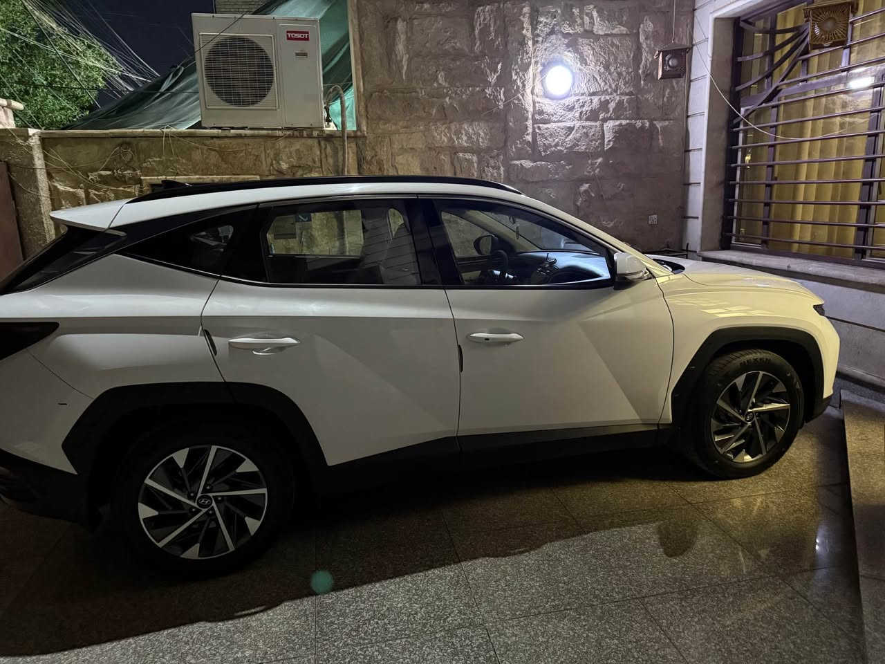 توسان 2023 خليجي
الموصفات 
شاشه ايباد
كشنات ابيض جلد 
بردات خلفية 
هندريك دكمة & اوتو هولد & كروز سرعة
مكفولة عدا يحتاجلها بارد بلبنيد بسيط جدا موضح بلصور 
ماشية 81 كيلو 
مكفولة محرك وكير برغي ممفتوح 
السعر 208 وبيها مجال
مكان بغداد 
رقمي *********** بغداد, العراق
