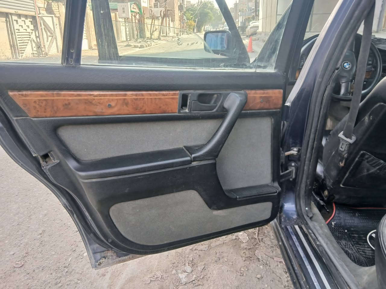 سلام عليكم بيم موديل ٨٩ حجم ٧٣٥ غرفه حلوه  مكينه وكير انضاف صدر نص ونص تحويل مباشر رقم كربلاء صاحبه بغداد 
*********** سعر ٢٣ وبيه مجال
