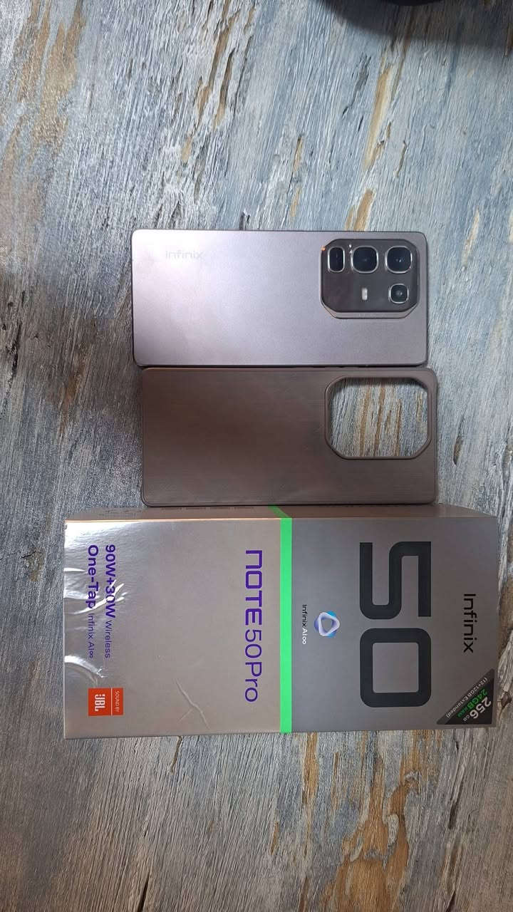 Infinix note 50 pro
جهاز كامل مع ملحقاته 
مستعمل لمدة شهر 
السعر 280 الف 
***********
