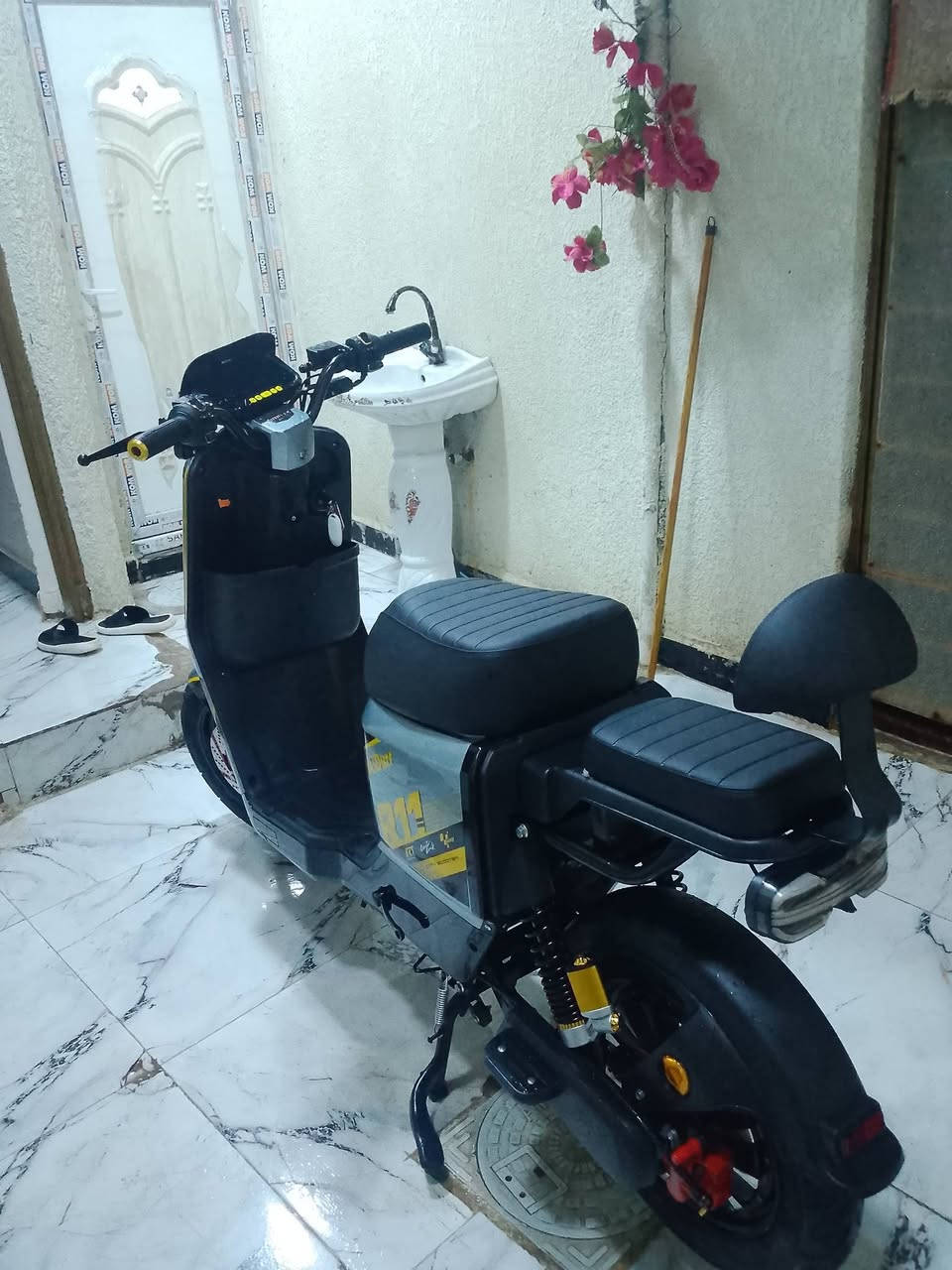 دراجه ار 11 للبيع
للبيع مكفول كفاله عامه من باتريات ولفات شاشة من كلشي 
زيرو صارلي عشر ايام من ماخذه من ااوكيل العام السعر 650 وبيها مجال بسيط 

رقم الهاتف***********
