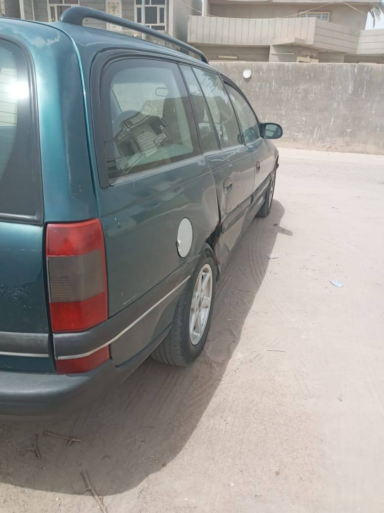 أوبل أوميكا (ستيشن) موديل1996 محرك2000 مفتوح ،گير عادي،جام عادي،سنتر لوك ،بيها باب خلفي مدعوم موجود عندي واحد،بعض المكانات جارد الكلير
(المحرك والگير والحداديه)على الفحص
السعر 42 
 رقم بغداد بأسمي،مكان السياره الضلوعيه.
للاستفسار ***********
