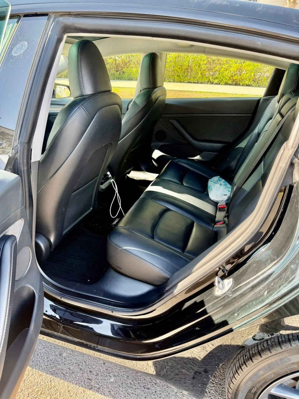 � للبيع بدون مراوس – Tesla Model 3 موديل 2023 ⚡
فول مواصفات | موتر واحد | استخدام شخصي

▫️ الموديل: Tesla Model 3 – 2023
▫️ الفئة: Standard / موتر واحد
▫️ اللون: أسود
▫️ رقم السيارة: أربيل
▫️ الممشى: 33,000 كم

▫️ الحالة العامة: نظيفة جداً
▫️ الضرر: جام لغ خلفي أيمن + باب خلفي أيمن فقط
حادث سطحي صور لحادث مرفقه 
❌ بدون شاصي
✔️ فقط ايرباك تكمه لباقي كله سليم 

⚡ مواصفات تسلا المتوفرة بهاي الفئة:
✅ شاشة لمس كبيرة 15 إنج
✅ نظام ملاحة GPS
✅ أوتو بايلوت (قيادة ذاتية جزئية)
✅ رادار وكاميرات محيطية 360°
✅ نظام تحذير الاصطدام
✅ نظام المحافظة على المسار
✅ كبح تلقائي للطوارئ
✅ تحكم كهربائي كامل
✅ دخول وتشغيل بدون مفتاح (Keyless)
✅ تحكم كامل بالسيارة عن بُعد عبر تطبيق Tesla
✅ تحديثات سوفتوير مستمرة (OTA)
✅ تسارع قوي وقيادة سلسة
✅ صرفية طاقة اقتصادية جداً

🌐 السيارة أونلاين
بيها اشتراك إنترنت فعال لمدة شهرين

🛞 تايرات جديدة
🔇 مغلفة إسفنج عازل ضجيج للشارع

🔌 ملحقات السيارة:
✔️ شاحن تسلا أصلي
✔️ أدابتر إضافي

📍 السيارة متواجدة في أربيل
سعر 169$ 
📞 لأي استفسار:
***********
📲 واتساب & اتصال
