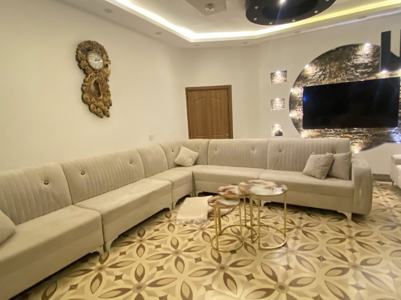 سلام عليكم✨
ديوان8 امتار نظيف مابي اي عيب مع طبلات وكوشات وجرجف ايضآ شراي خابر رقم مستعجل بيع***********عنوان كركوك❤️‍🔥
