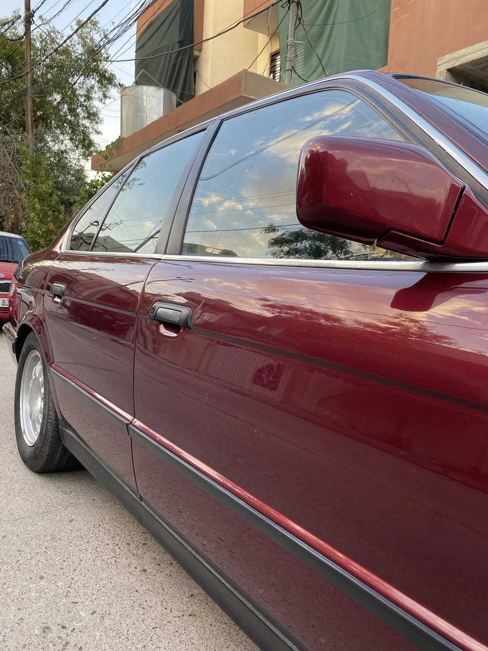 للبيع Bmw 525 كبس كير توماتيك
موديل 1991 
رقم نينوى جديد بسمي
بدون ضرر صبغ جماليه
اربع جامات كهرب
قفل مركزي
طخم كامل مع طخم تاير جديد 
***********
واتساب ***********
