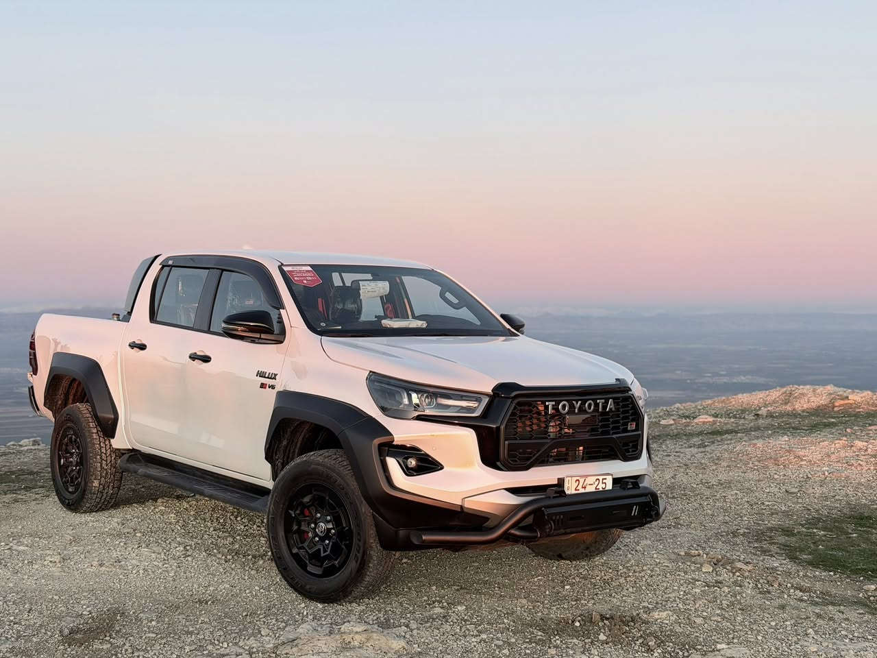 هايلوكس GR 2024 زيرو ماشية 3 الف شركة جيهان ضمان سنتين دهن وصيانة مجانية ، 
كاتي فحص تترقم شمالي ،، كفاله عامة نظافة 100%  بعدها بحالة الشركة قبل شهر طلعتها من الشركة ، خليتلها اضافات درع اصلي امامي الشكل الجديد ودرع خلفي اصلي + كماليات كاملة من الداخل ارضيات ودوسات مع اضافات PPC للابواب من الداخل ، كاملة مكملة .. الداخل اسود بالكامل  كشن كهربائي مواصفات ال GR معروفة ابحث باليوتيوب  
السعر 440$   او مراوس ب لاندكروز 
مكاني بالموصل 
*********** 
+ واتساب
