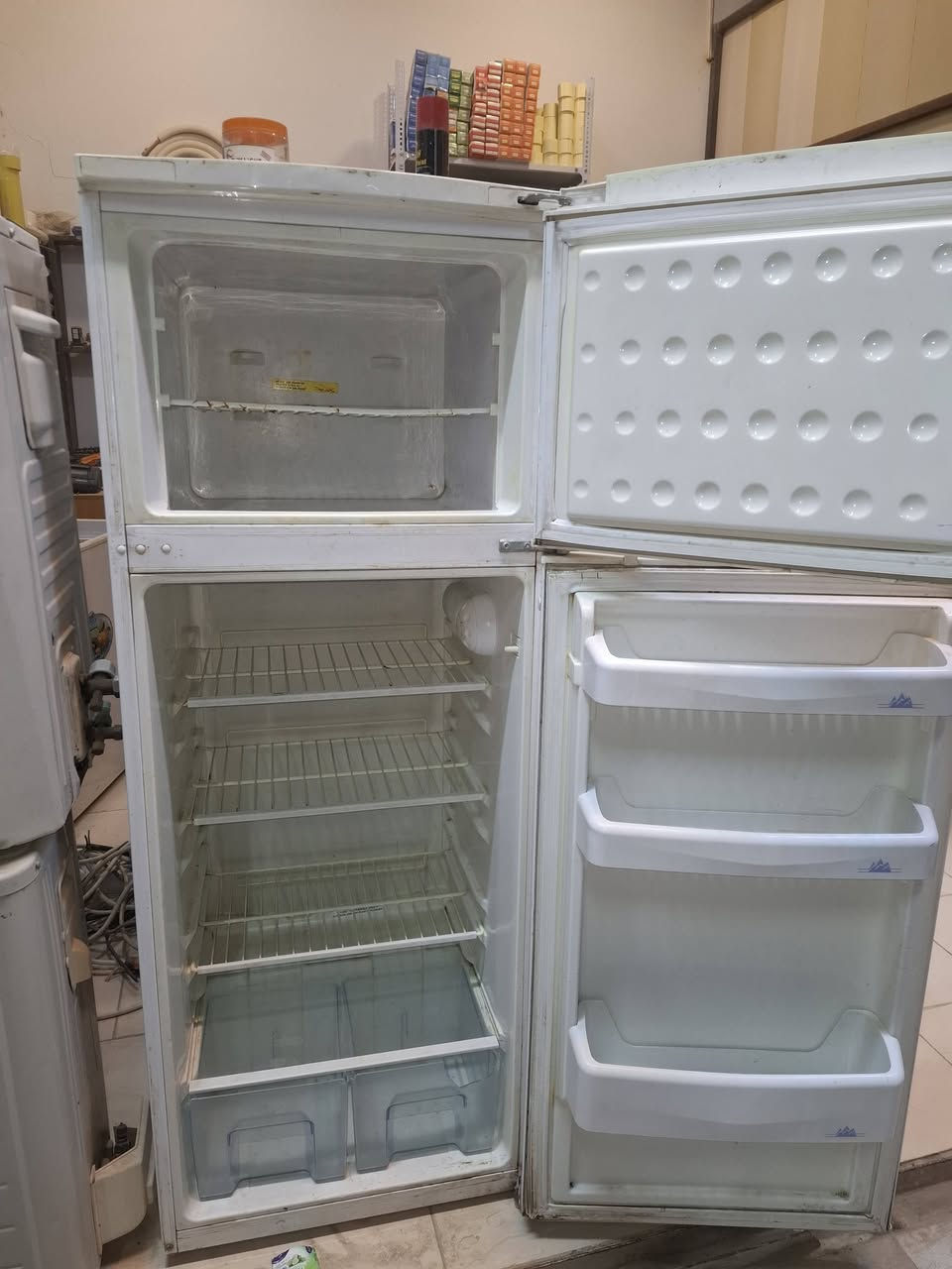 للبيع ثلاجه نوع بيكو ١٢ قدم شغاله تجميد درجه اولى السعر ٩٥
الف  *********** العنوان شارع  الكفائات مجاور صيدلية هبة اياد
