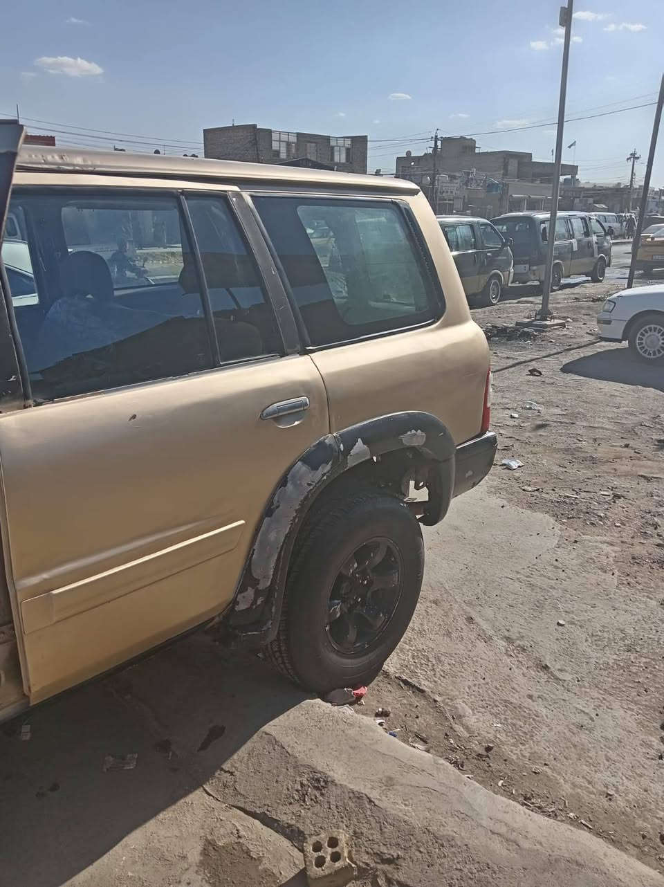 نيسان بترول 1998 للبيع 
خليجيةمكانه واسط السعر60
 وبيه مجال رقم بغداد تحويل محول مكينة وكير ففتي الاتصال على الرقم
***********
