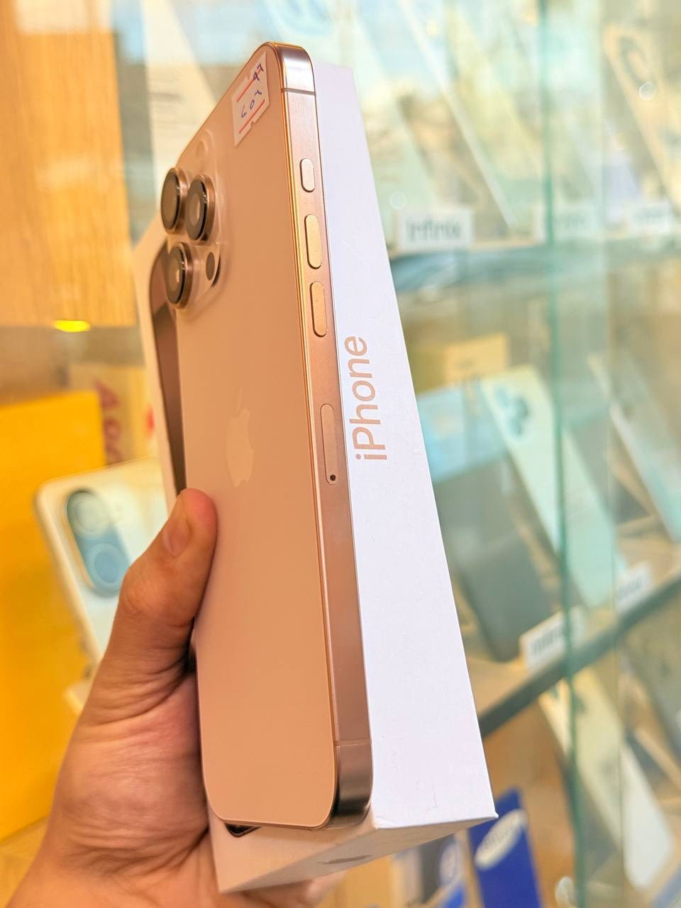 أيفون16 برو ماكس عربي شرق اوسط  ذاكره 256 بطاريه 96اعتبره فاتحه بيدك من كارتونه ممبدل بي شي مع ضمان 5 ايام نضافه 100‎%‎ كامل ملحقاته  وتر بروف عل حاسبه كله نورمل مكاني بغداد البياع شارع 13 مركز الريس للموبايل 
⭕️متوفر اقصاد رافدين منصه ⭕️
السعر مليون و350  الف
 ***********
