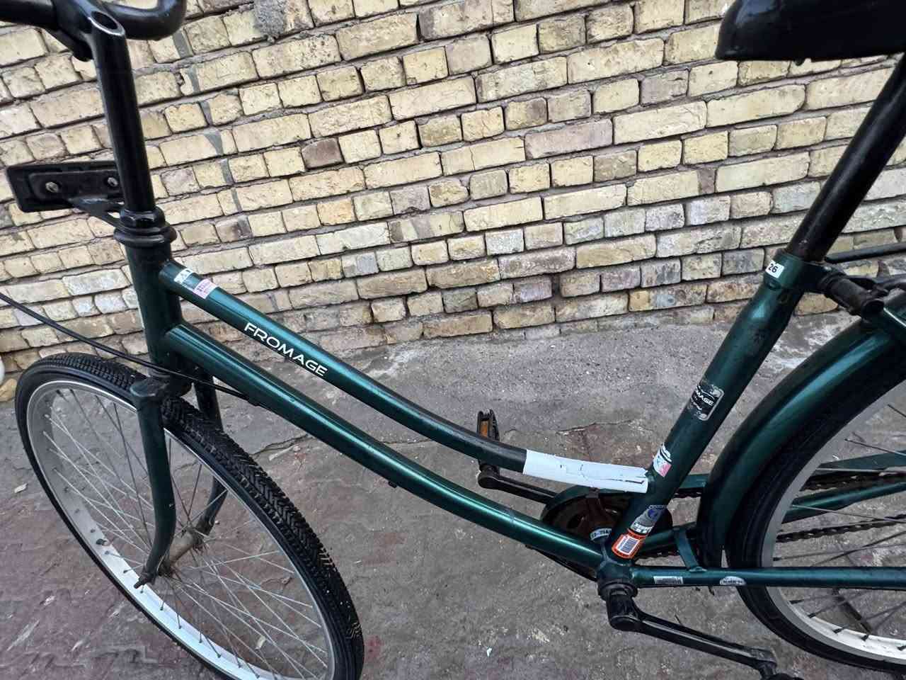 بيسكل بناتي الحجم 26 نضيف /العنوان ميسان حي الخليج/السعر 85 وبي مجال اي ستفسار خاص /


**إذا كنت صاحب هذا الإعلان وتريد حذفه لأي سبب، رجاءا أرسل رسالة إلى الدعم الفني**