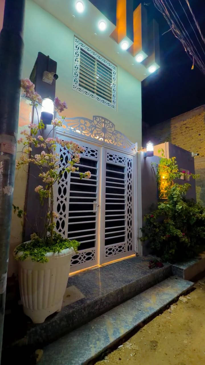 بيت للبيع حيّ النداء شارع المجمعات كفه مول بغداد طابقين
بناحديث بسعر مناسب ***********
