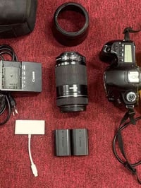 كامرة كانون d60  مع عدسة 55-250عدسة راقية جداً  وبطاريتين  وادابتر نقل...