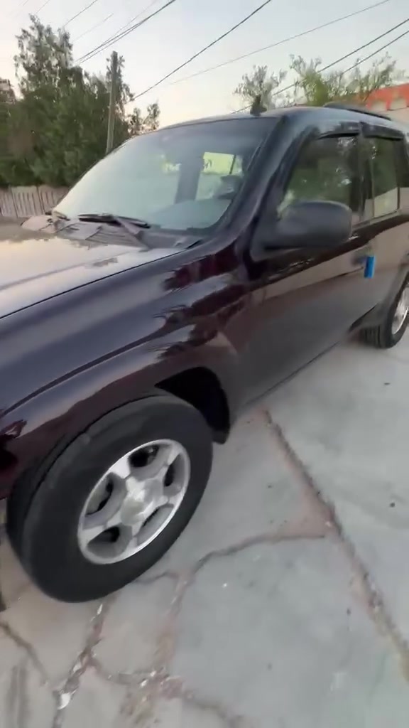 🚗 للبيع: شيفورليت تريل بليزر (TrailBlazer LS) 🚗
​السيارة ما شاء الله بنظافة ممتازة ومظهر راقٍ (اللون مميز جداً - كرزي).
​📋 المواصفات العامة:
​الموديل: [2008]
​الفئة: LS
​المحرك: [6 سلندر 4200 قبق ابيض محسن] محرك كير وكاله 
​السياره مزاد تترقم بغداد وتتكاتب وي ابو المزاد مباشر
​✨ حالة السيارة والمميزات:
​البودي (الهيكل): نظيف جداً كما موضح بالصور، لمعة ممتازة، [اثر جراد وتم رش البنيد جاملغ امامي جاملغ خلفي فقط الباقي وكاله].
​الداخلية: نظيفة جداً بحالة الوكالة ().
​التبريد: [يعمل].
​الجهوزية: السيارة جاهزة من كل النواحي (محرك، كير، صدر، حدادية كلها بشرط الفحص) ولا تحتاج لأي مصاريف.
​💰 السعر المطلـوب:
​[اكتب السعر، مثلاً: 75ورقة] أو (قابل للتفاوض البسيط).
​📍 مكان التواجد والاتصال: بغداد البلديات 
​الموقع: [قرب الامن العامه سابقا]
​للتواصل والاستفسار: [***********] أو المراسلة على الخاص.
​ملاحظة: يرجى الاتصال من قبل الجادين بالشراء فقط، والسيارة متواجدة للفحص والمعاينة في أي وقت.
