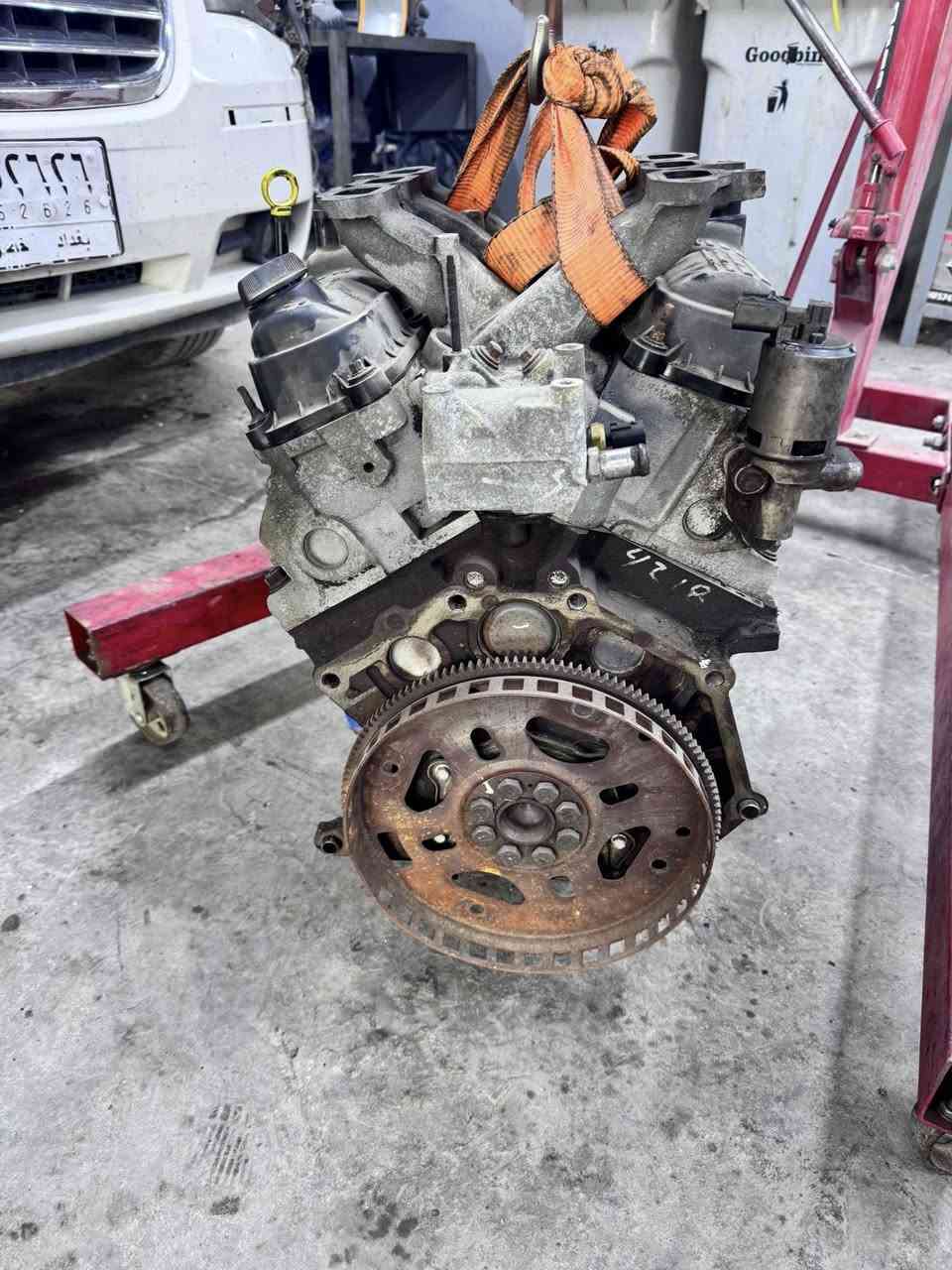 شرفنا ونوّرنا أخونا العزيز والطيب أبو علي الأستاذ زياد، قادماً من محافظة النجف الأشرف إلى بغداد، متوجهاً إلى محلنا لإجراء صيانة كاملة لسيارته وتبديل محركها.

تم بعون الله تبديل محرك السيارة بحجم 3800 وتركيب محرك أمريكي أصلي نظيف كامل مع جميع ملحقاته وتفاصيله، إضافة إلى مجموعة من الأعمال المهمة، منها:  
🔧 تبديل واتر بم  (مضخة الماء)  
🔧 تبديل الراديتر  
🔧 تبديل حساس ABS  
🔧 برمجة منظومة الغاز  
🔧 إطفاء ضوء السيرفيس  
🔧 إجراء العديد من الفحوصات والترتيبات الفنية لضمان أفضل أداء للسيارة.

كل هذا وأكثر كان في محلات الوافي لصيانة السيارات الأمريكية.

📍 الفرع الأول: بغداد – حي الجامعة، نفخ الشرطة باتجاه العامرية 200 متر على اليمين.  
📍 الفرع الثاني: بغداد – سريع الغزالية باتجاه أبو غريب، يساراً قرب سيطرة السونار والتبادل.

📞 للتواصل والاتصال:  
***********

تحياتنا لكم جميعاً، ونسأل الله أن يحفظكم ويديم عليكم الصحة والعافية
