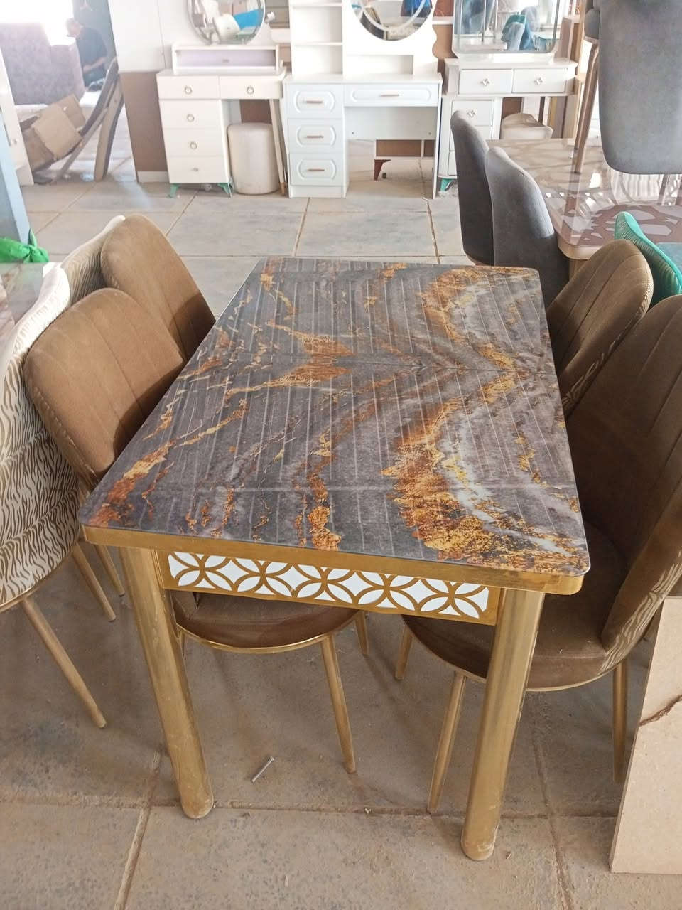 🪑 **للبيع أثاث جديد بأسعار مغرية**

متوفر لدينا:
✅ ميز تواليت
✅ لوكرات مكتبية
✅ ميز مكتبي
✅ ميز طعام

🚚 التوصيل مجاني داخل الديوانية
📍 الموقع: خلف جامعة الإمام الكاظم، حي الصناعي القديم

📞 **للتواصل والاستفسار:**
*************
