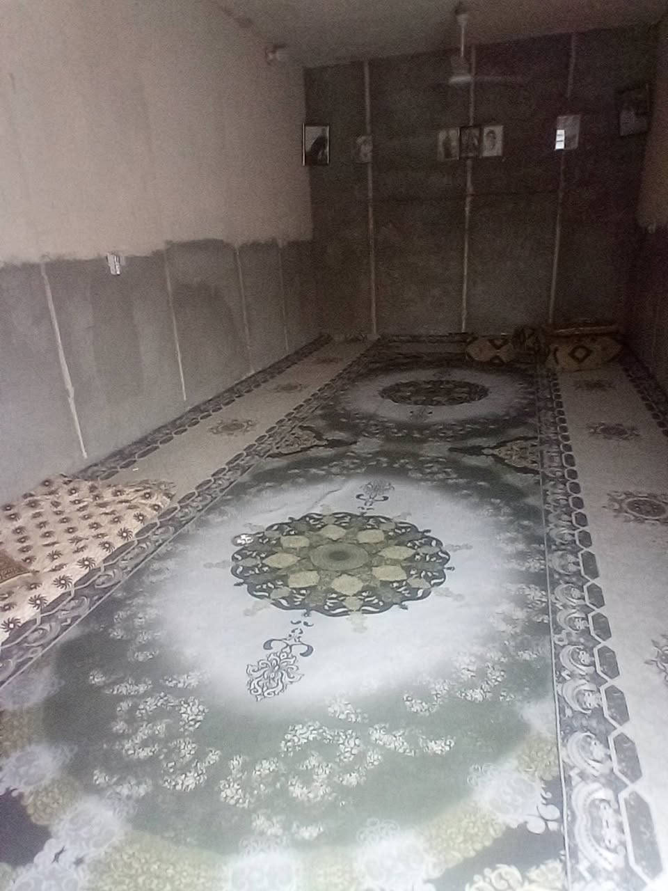 السلام عليكم عندي بيت للبيع مساحه ٢٠٠ متر العباسيه منطقه ال دهيم قرب الحولي الجديد اي استفسار الاتصال على هذا الرقم ***********
