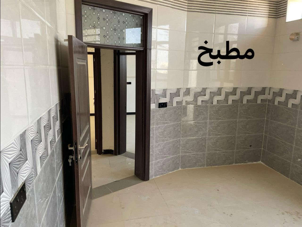 ## منزل للايجار
مساحة المنزل: 110 متر مربع

الموقع: (التقية الثالثة /مجمع الروان / مقابيل معمل الغاز/يقع المنزل فى البلوك الاول فى الجهة اليسرى من مكتب مبيعات مجمع الروان،قرب بوابة الدخول)
يتكون من :
مطبخ ،غرفةنوم،استقبال،صالة،
صحيات خارجيّة وداخلية وبيتونة.
المنزل بناء حديث 

الماء والكهرباء الوطني على المالك

السعر: [350 الف شهريا نهائي]

للاتصال: [***********]

تفاصيل اكثر بالصور والفديوهات ادناه
