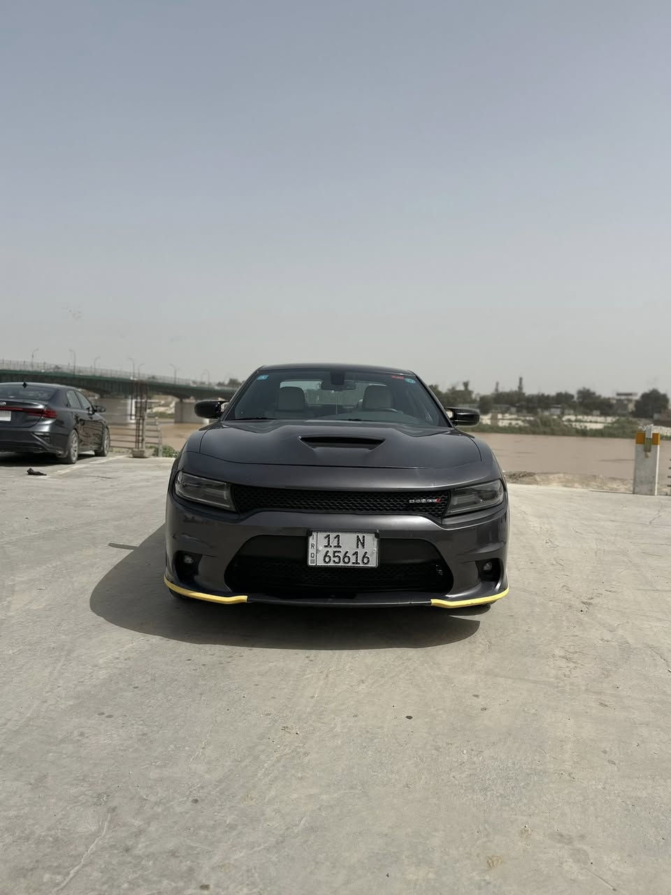 السلام عليكم 
دوج جارجر 2019 gt 
رقم بغداد دولي 
ماشيه 84 
كلين بدون صبغ 
ايرباك كله سليم 
فول عدا الفتحه 
شاشة كبيره 
تبريد قطعتين 
بصمه + تشغيل عن بعد + دخول ذكي 
سستم سماعات الباين 
كشنات جلد ابيض + كشن كهرباء 
ويل 20 بلادي + تخم تاير جديد 
والباقي المواصفات معروفه 
السياره كامله من كلشي حداده 
ادامه كامله بدون اي نقص 
ملاحظه / بالسونار بين بيها باب 
خلفي كلير من امريكا 
والباقي كله سليم 
مكانها بغداد بغداد / الكاظمية
للاستفسار 
***********
