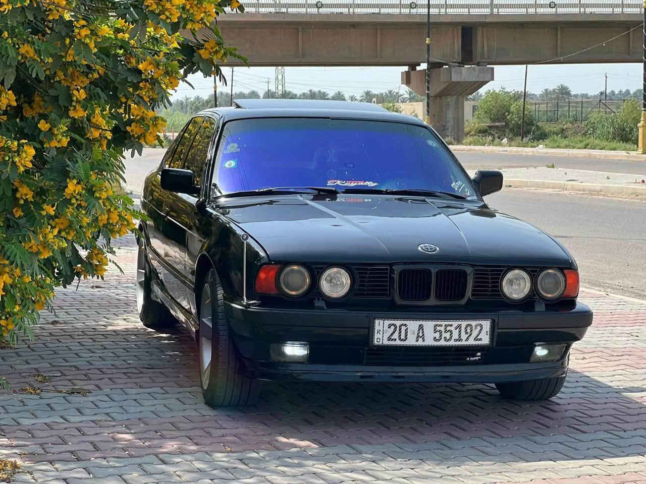 سلام عليكم bmw 525 مفتوح موديل 1991 للبيع سياره نضيفه كلش كير مكينه مكفولات 
كهربائيات كلها مكفوله 
سياره نقصها بس تبريد 
باتري جديد تخم وياله خليه جديد وتايرات تخم جديد 
سياره صدر امامي خلفي جديد
سياره صارف عليها كلش هواي وفلوسها بيهاا 
وشرط تحويل ثاني يوم
مكانها بغداد حي الخضراء 
رقم الهاتف : ***********
السعر 55 وبيها مجال
