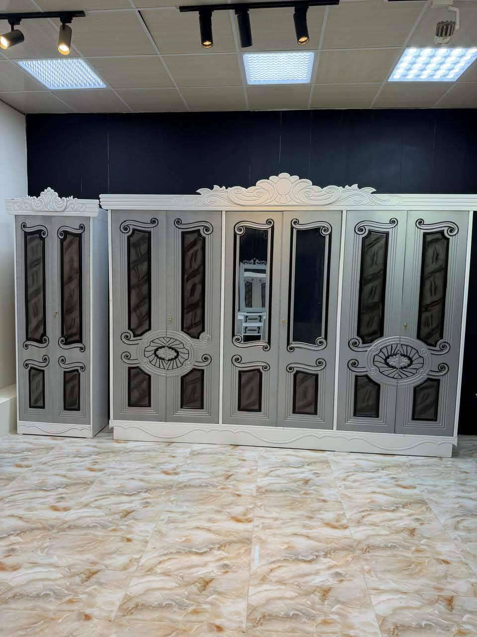 غرفة اخشاب  بسعر مليون  

⚜️تفاصيل الغرفة ....⚜️

صاج خارج ٤ملم ام دي اف 🪭
وداخل معاكس ٣ملم 
صبغ مرمري درجة اولى 

عدد القطع  ٧ قطع 
1 //جرباية  قياس  ١٦٠ × ٢٠٠ 
//ميز جانبي ايسر قياس ٥٠
2// وميز  جانبي  قياس ٥٠
3// زاوية ارتفاع مترين عرض ٨٠
4// وميز بلازمه  
5//وميز مراية ارتفاع مترين عرض ١٢٠
6// وكنتور ٦ باب  ارتفاع مترين و١٥ طول ٣ متر و١٥

القطعه الثامنة حسب الطلب شازلون
سعرها ٥٠ الف ❤️
طابوريه ١٥ ❤️

(توصيل مجاني مركز بغداد )
التوصيل يشمل الشد مجاني 🔥
(اطراف ٥٠)
باقي المحافضات حسب البعد


**إذا كنت صاحب هذا الإعلان وتريد حذفه لأي سبب، رجاءا أرسل رسالة إلى الدعم الفني**