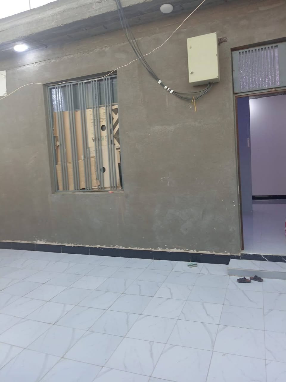 بيت للبيع مساحه ٢٥٠ متر اساس كامل وبنيان نص كونكريت مسلح مقابل مجمع الخير السكني شارع ٨ أمتار ركن قرار محكمه بناء سنه البناء ٢٥ ***********
