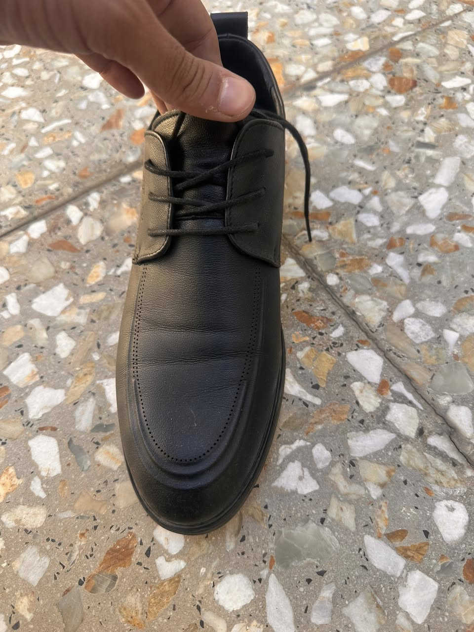 السلام عليكم
احذية عدد 3 للبيع
واحد منهن جلد طبيعي داخل وخارج
و2 منهن جلد صناعي درجة اولى 
نظيفات استعمال قليل جدا 
قياس 45 كلهن
2 اسود و1 جوزي 
ارضية ودبان طبي مريحات كلش 
السعر كلهن ب55 الف 
ماعندي توصيل
مكاني بغداد حي العامل 
***********
