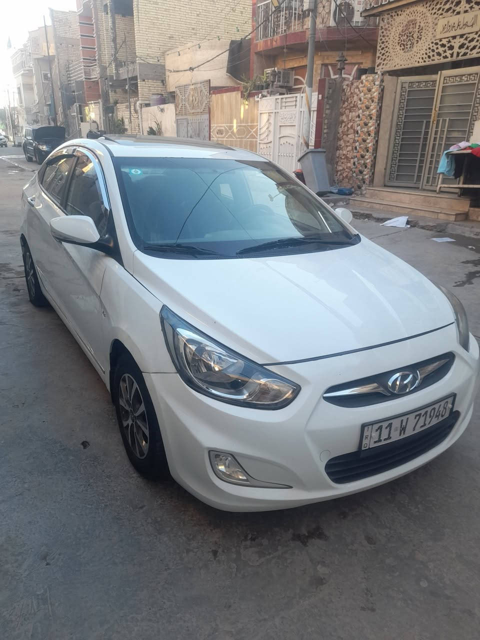 السلام عليكم 
للبيع او مراوس 
أكسنت 2014 خليجي 
محرك 1.6 دوش 
السيارة مكفولة 
ماعده بارد بالجاملغ الأيمن والباب  الأيمن والدوسة صبغ فقط ماشية 100 الف المواصفات فتحة سقف شاشه كبير كامره تحكم ستيرن حساسات خلفي 
((رقم بغداد تحويل ثاني يوم )) السيارة جاهزة 
مكينه وكير مكفولات مكينه مامفتوحة شرط 
مكانه:- بغداد الدولعي 
السعر:- 103 بيه مجال
الرقم:- ***********
