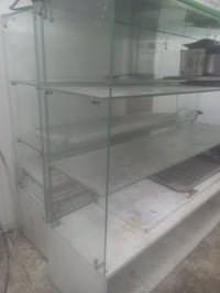 فاترينات للبيع سعرهن 100  مكاني بغداد بل مدينه الستفسار 07738362946