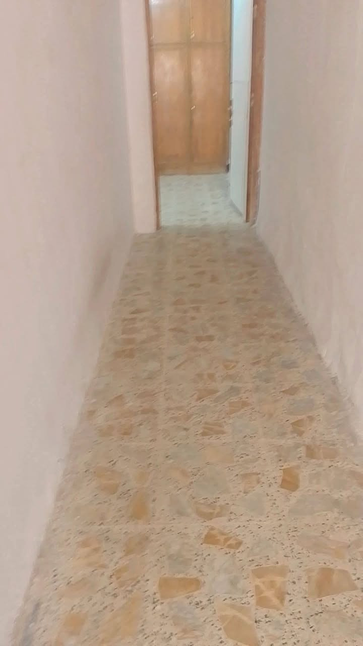 بيت للبيع زراعي مساحة 120 متر طابق واحد يحتوي على ثلاث غرف العنوان البلديات شارع المصرف قرب معجنات قلعة لبنان شارع ,١٥ ***********
